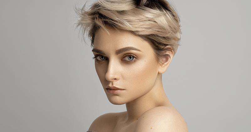 Particiones para conseguir un corte de cabello con volumen
