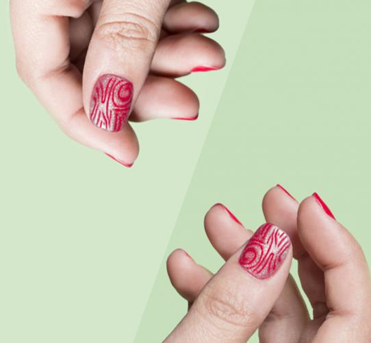 How to etch designs on semi-permanent nail varnish